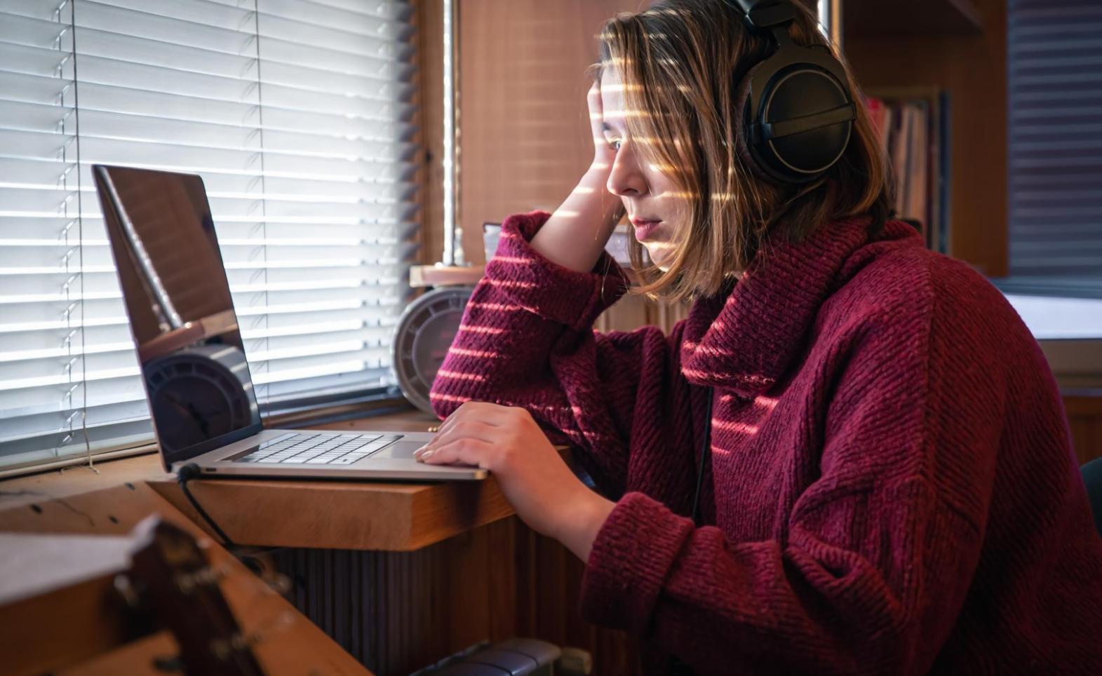 Bureau de consultation budgétaire avec documents financiers